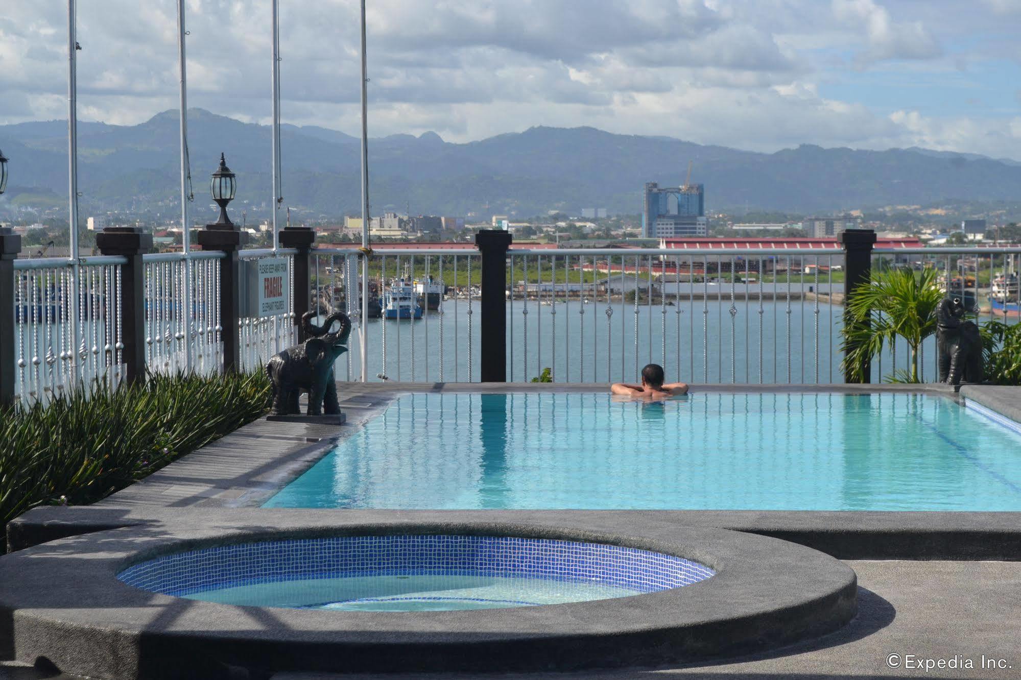 Hotel Cesario 막탄 외부 사진