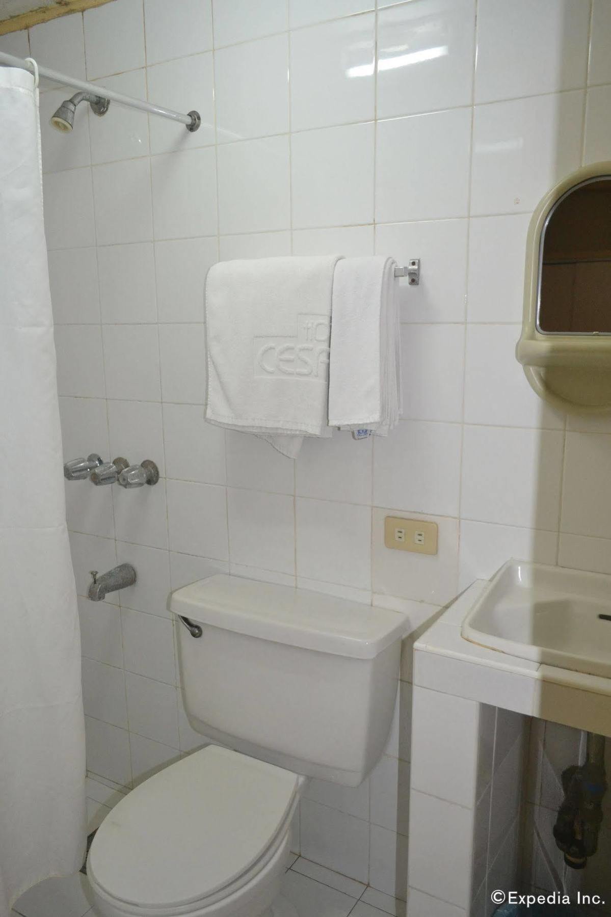 Hotel Cesario 막탄 외부 사진